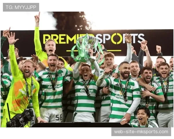 贝尔格莱德红星三中卫体系锁死中路，首回合零封里尔展现防守纪律